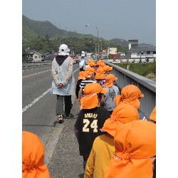 4��18���@�Ђ܂��@�T�[�r�X�Z���^�[�K��_1