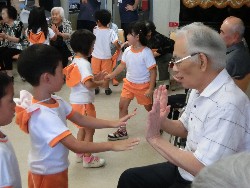 8��21���@�Ђ܂��@�ɂ��݉��K��_28