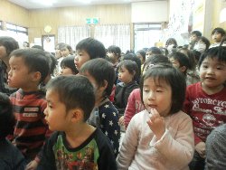 12��19���@��񂰁@�G�ꍇ���V�с�X'mas�R���T�[�g_22