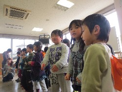 2��25���@�Ђ܂��@�T�[�r�X�Z���^�[�K��_4