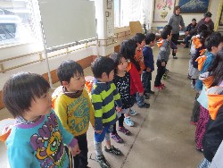 2��25���@�Ђ܂��@�T�[�r�X�Z���^�[�K��_8